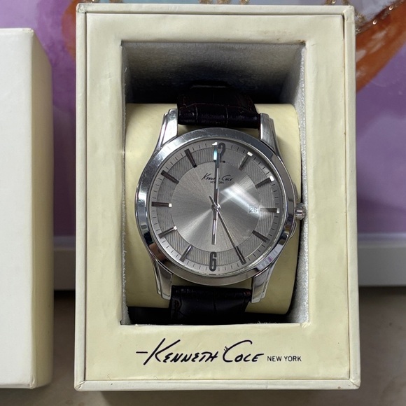 Kenneth Cole Silver and Black Men's Watch 🆕 - Picture 2 of 4